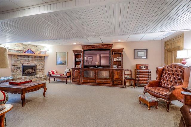 8422 Rosehill Road, Lenexa, KS 66215