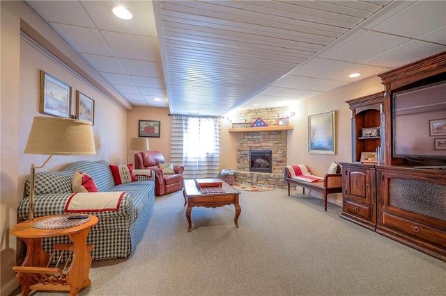 8422 Rosehill Road, Lenexa, KS 66215