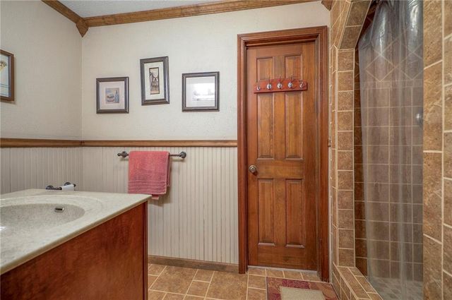 8422 Rosehill Road, Lenexa, KS 66215