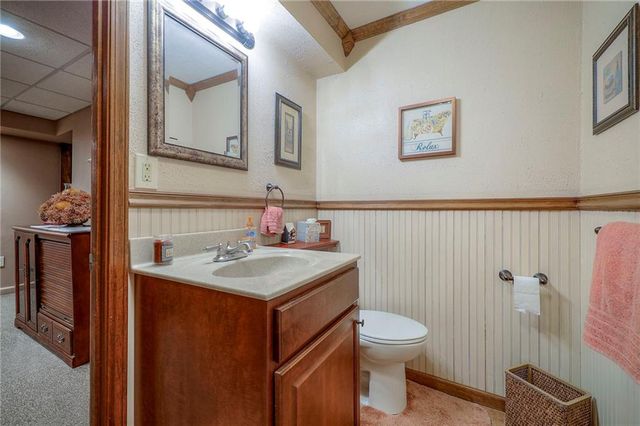 8422 Rosehill Road, Lenexa, KS 66215