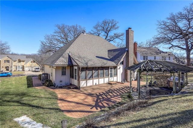 8422 Rosehill Road, Lenexa, KS 66215