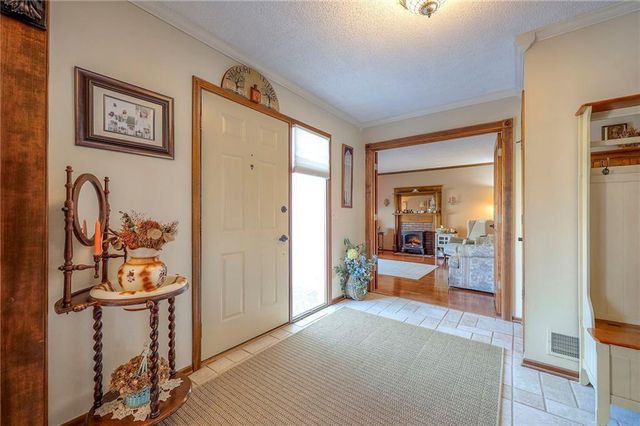 8422 Rosehill Road, Lenexa, KS 66215