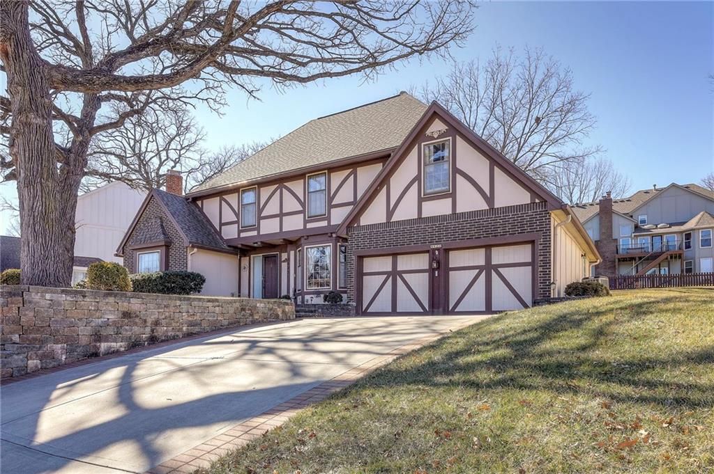 8422 Rosehill Road, Lenexa, KS 66215