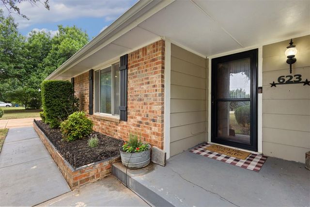 623 Greenbriar Avenue, Edmond, OK 73034