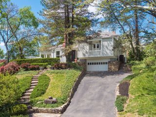 2112 Lower Chelsea Road, Upper Arlington, OH 43212