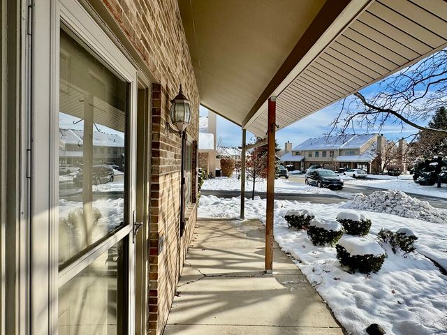 9322 Waterford Lane, Orland Park, IL 60462