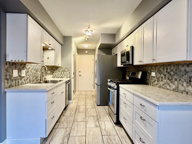 9322 Waterford Lane, Orland Park, IL 60462