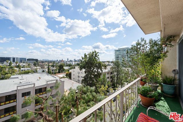 100 S Doheny Drive 512, Los Angeles, CA 90048