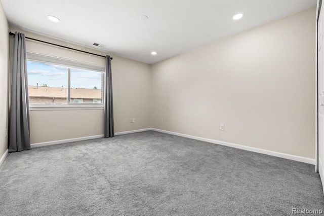 33909 Pondview Circle 11, Livonia, MI 48152