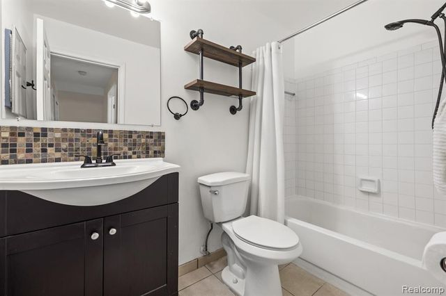33909 Pondview Circle 11, Livonia, MI 48152