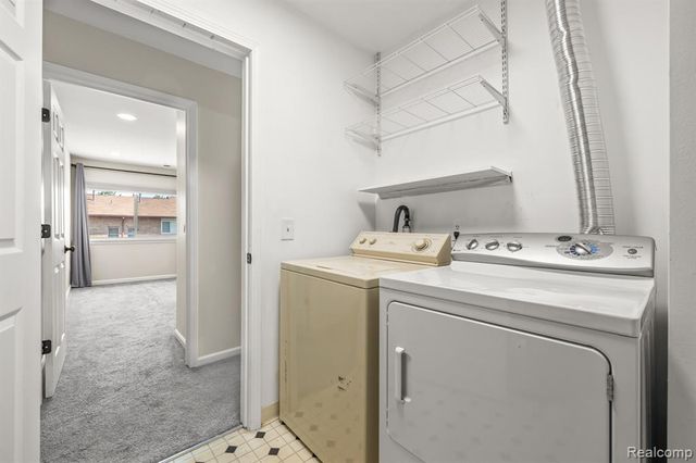 33909 Pondview Circle 11, Livonia, MI 48152