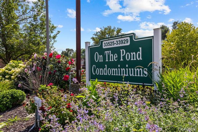 33909 Pondview Circle 11, Livonia, MI 48152