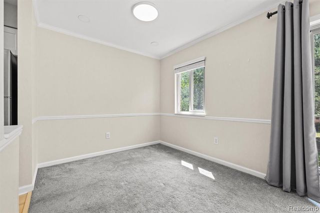 33909 Pondview Circle 11, Livonia, MI 48152