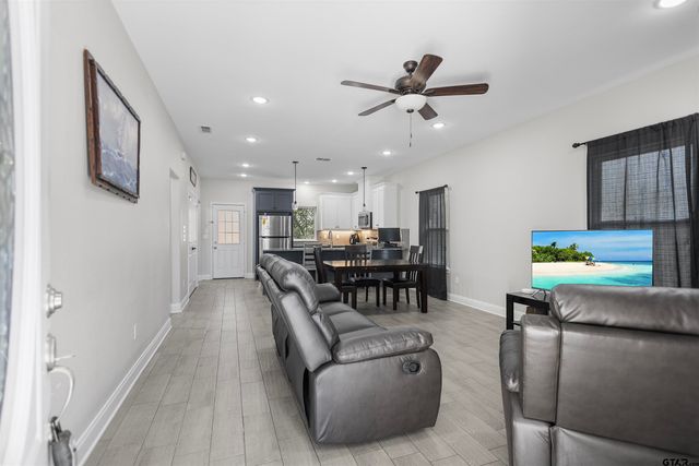 1126 E Oakwood St, Tyler, TX 75702