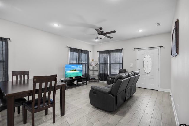 1126 E Oakwood St, Tyler, TX 75702