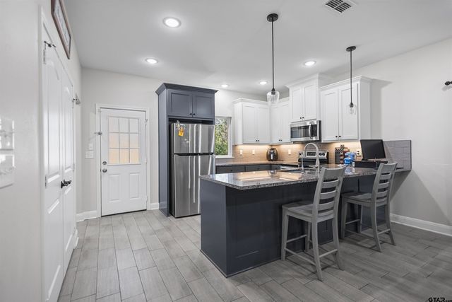 1126 E Oakwood St, Tyler, TX 75702