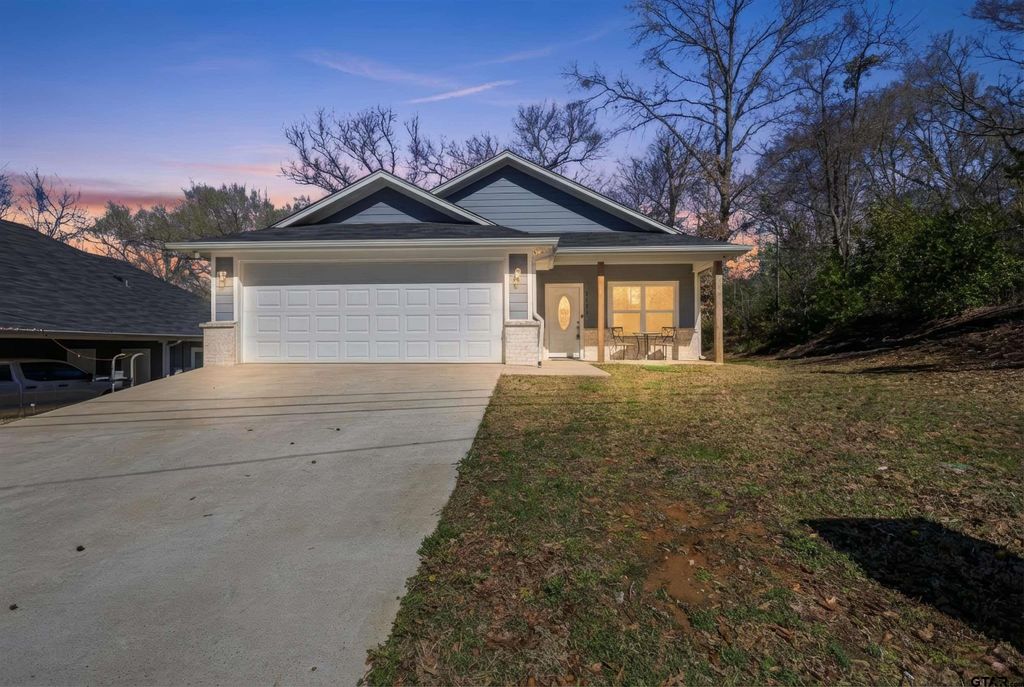 1126 E Oakwood St, Tyler, TX 75702