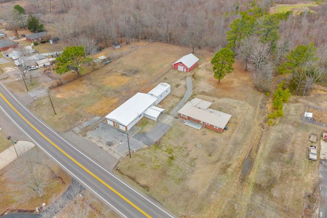 821 Memorial Dr, Paris, TN 38242