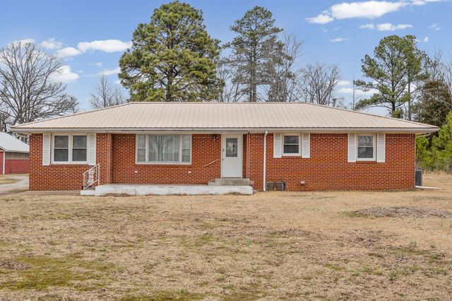 821 Memorial Dr, Paris, TN 38242