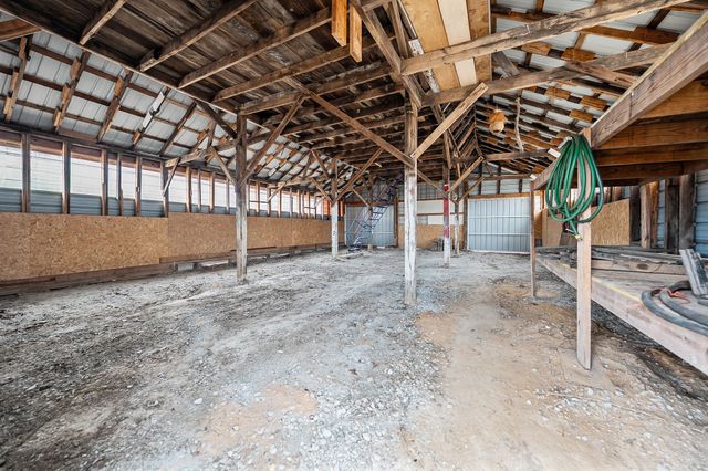 821 Memorial Dr, Paris, TN 38242