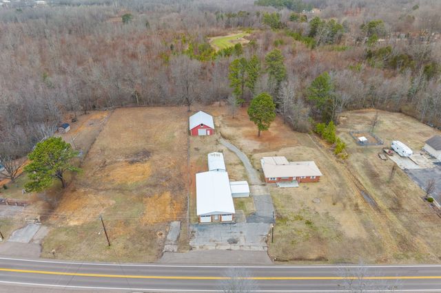 821 Memorial Dr, Paris, TN 38242