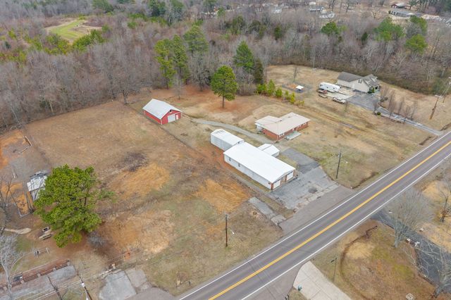 821 Memorial Dr, Paris, TN 38242