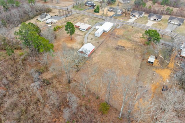 821 Memorial Dr, Paris, TN 38242