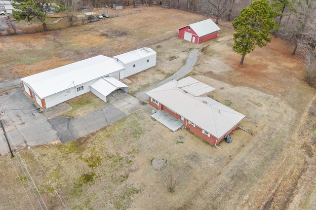 821 Memorial Dr, Paris, TN 38242