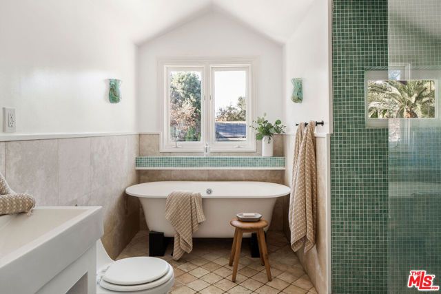 2107 Santa Rosa Avenue, Altadena, CA 91001