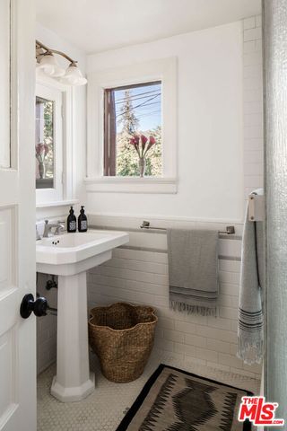 2107 Santa Rosa Avenue, Altadena, CA 91001