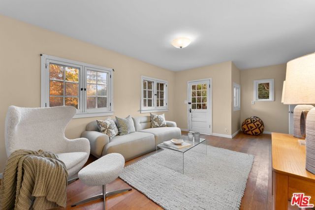 2107 Santa Rosa Avenue, Altadena, CA 91001