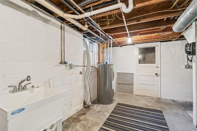 826 21st Avenue SW, Cedar Rapids, IA 52404