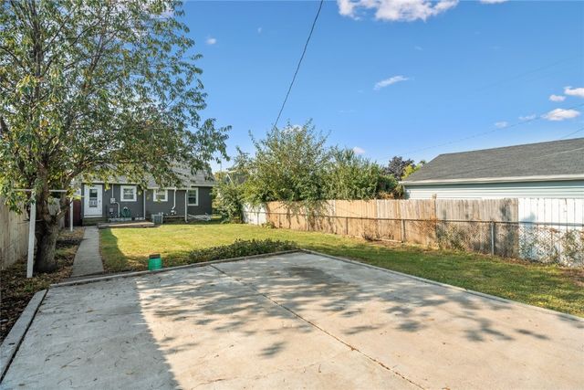 826 21st Avenue SW, Cedar Rapids, IA 52404