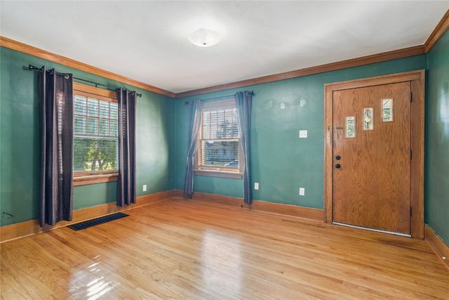 826 21st Avenue SW, Cedar Rapids, IA 52404