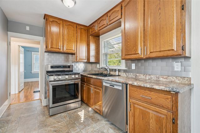 826 21st Avenue SW, Cedar Rapids, IA 52404