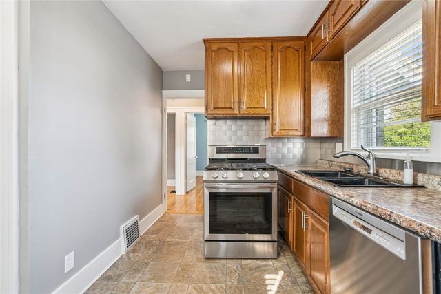 826 21st Avenue SW, Cedar Rapids, IA 52404