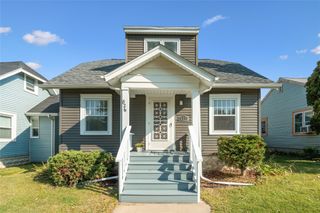 826 21st Avenue SW, Cedar Rapids, IA 52404