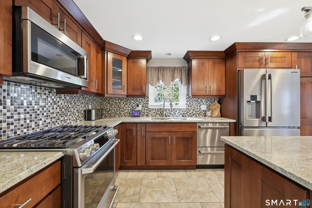 19 Cheney Lane, Newington, CT 06111