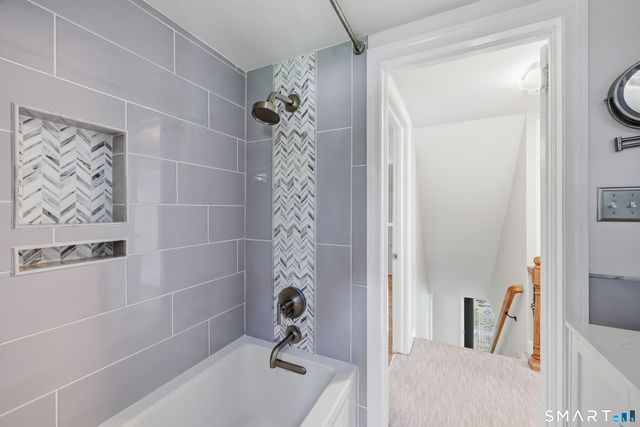 19 Cheney Lane, Newington, CT 06111