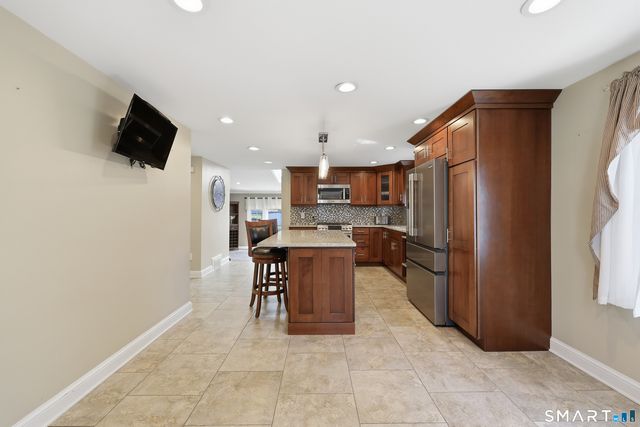 19 Cheney Lane, Newington, CT 06111