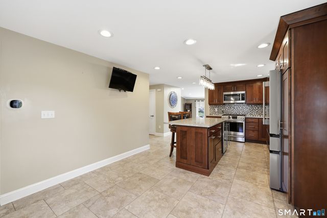 19 Cheney Lane, Newington, CT 06111