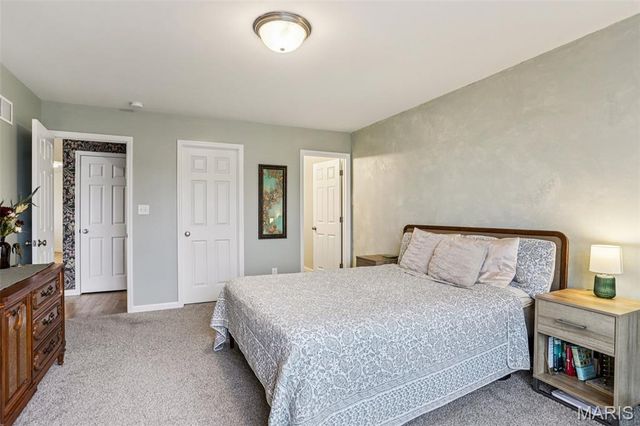 328 Crestfield Court, St Charles, MO 63301