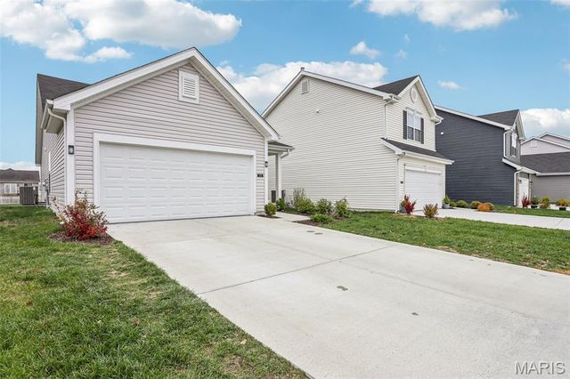 328 Crestfield Court, St Charles, MO 63301