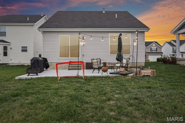 328 Crestfield Court, St Charles, MO 63301