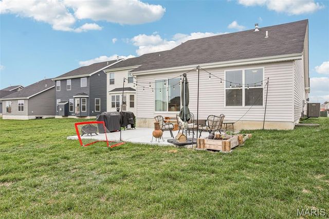 328 Crestfield Court, St Charles, MO 63301