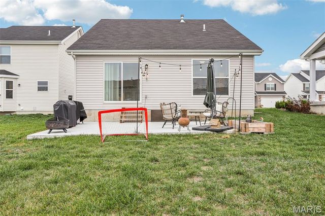 328 Crestfield Court, St Charles, MO 63301