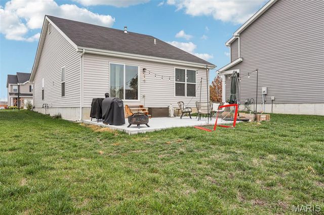 328 Crestfield Court, St Charles, MO 63301