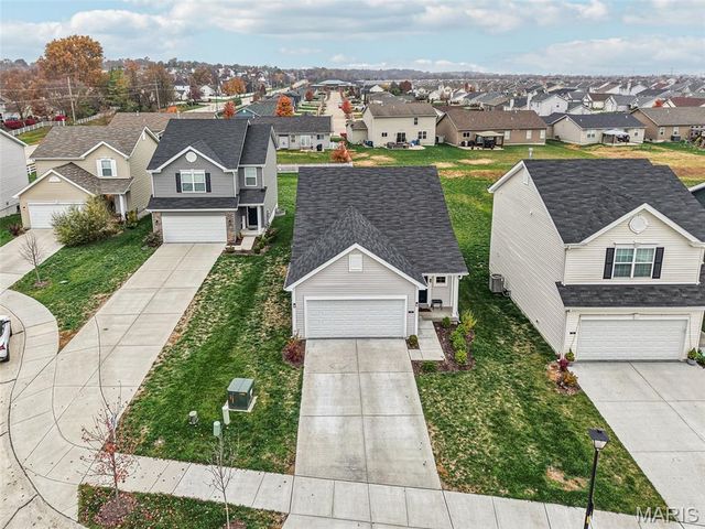 328 Crestfield Court, St Charles, MO 63301
