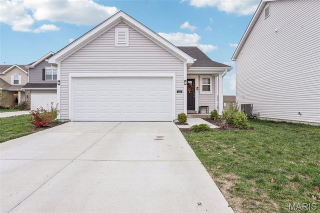 328 Crestfield Court, St Charles, MO 63301