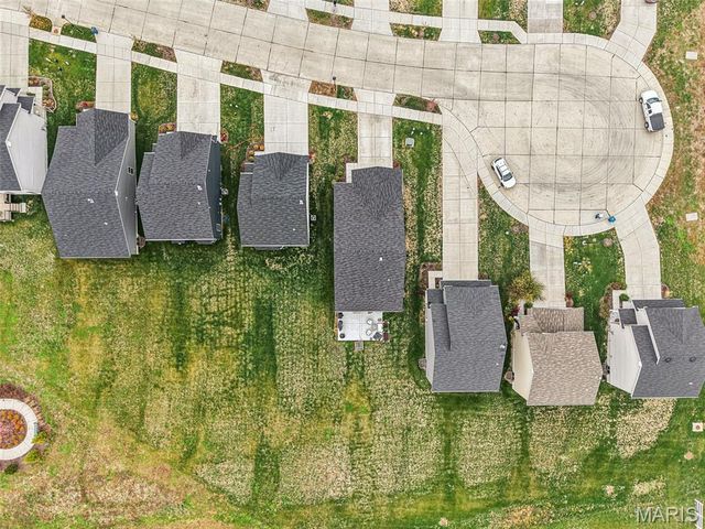 328 Crestfield Court, St Charles, MO 63301
